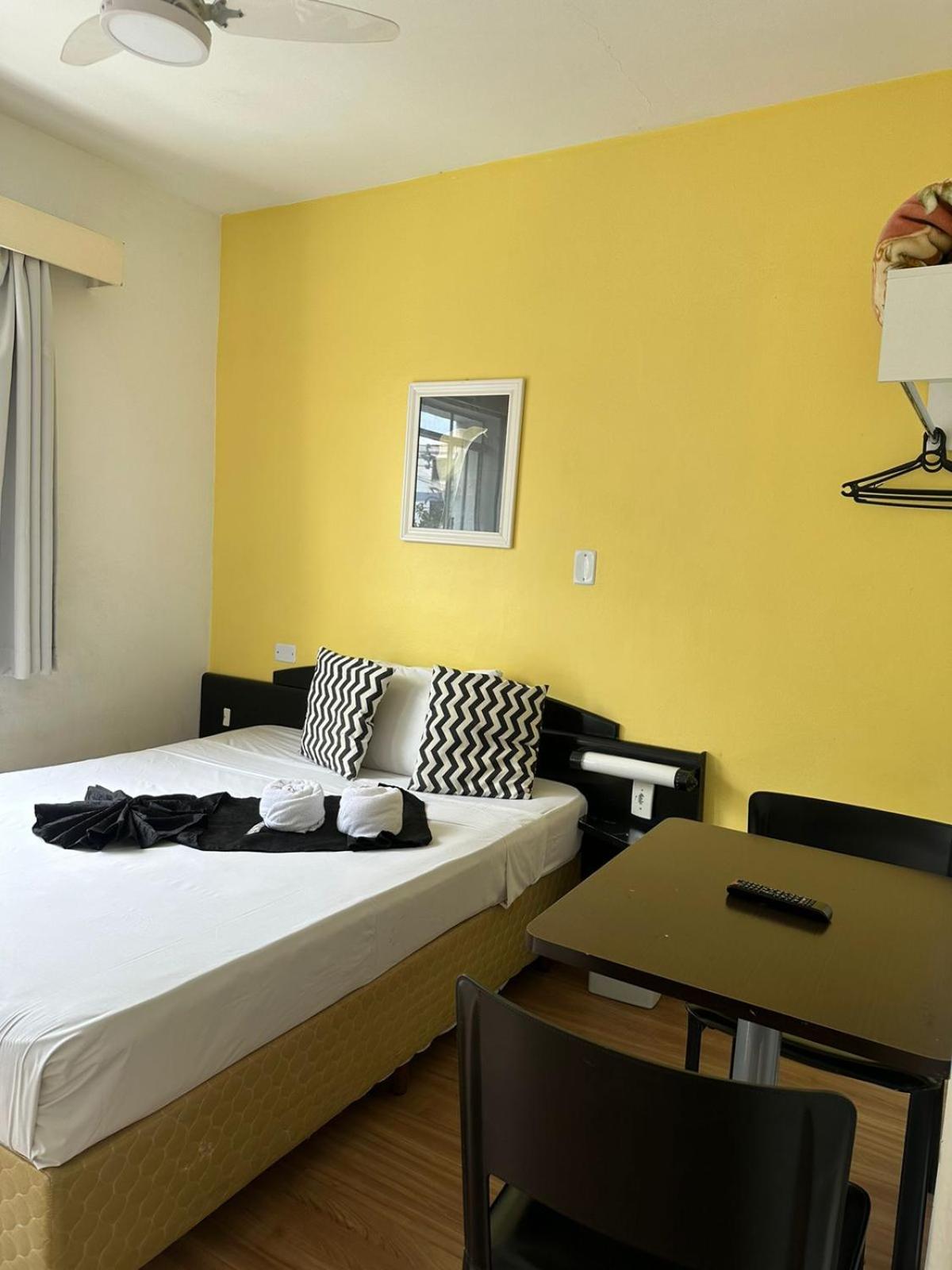 Hotel Blumenau Centro กูรีตีบา ภายนอก รูปภาพ